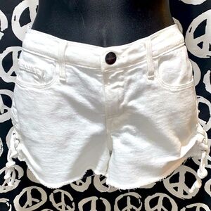 FRAME LE CUTOFF WHITE JEAN SHORTS SIDE GROMMETS/LACING SZ 27/32” Actual Waist